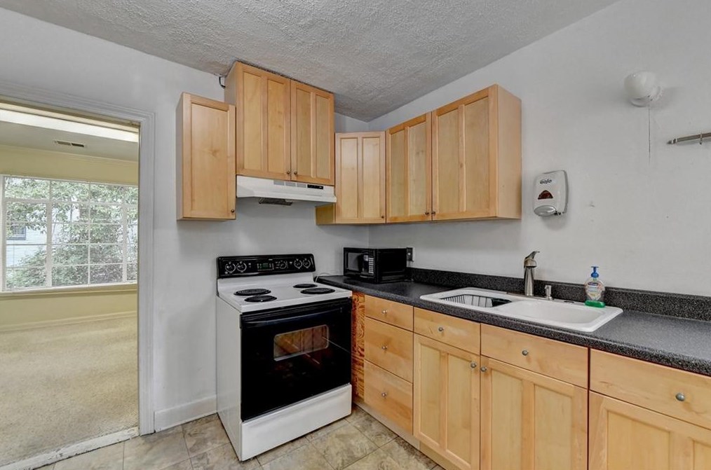 1399 Clairmont Rd, Decatur GA  30033-5311 exterior