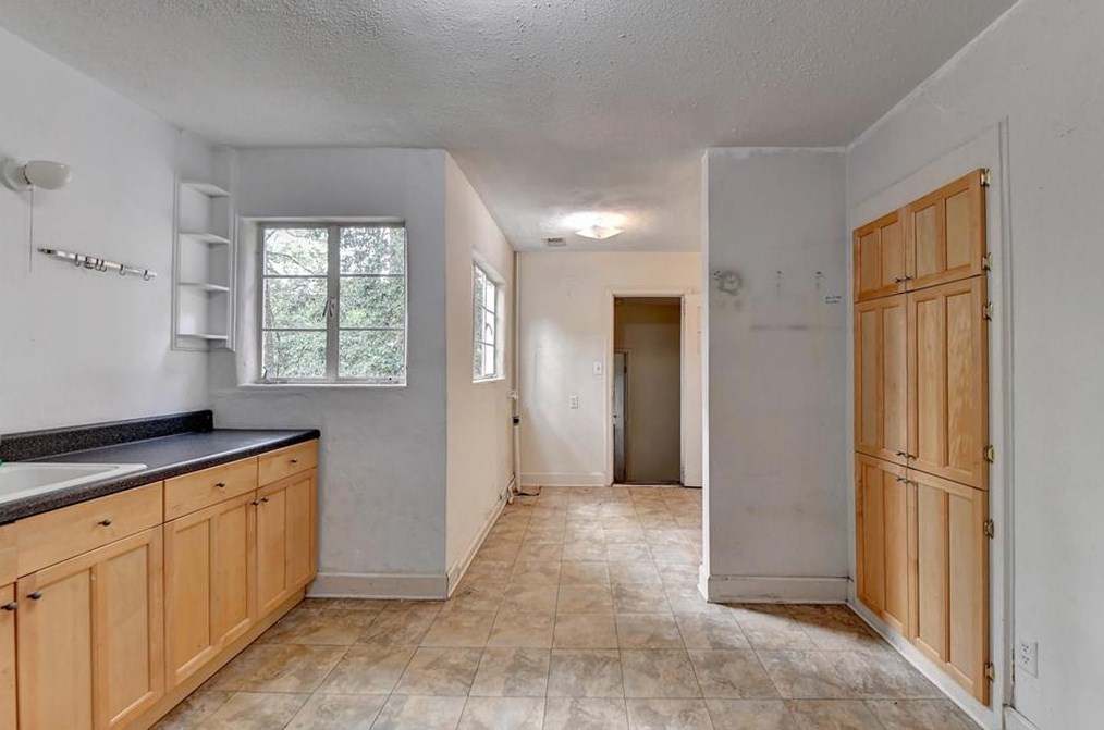 1399 Clairmont Rd, Decatur GA  30033-5311 exterior