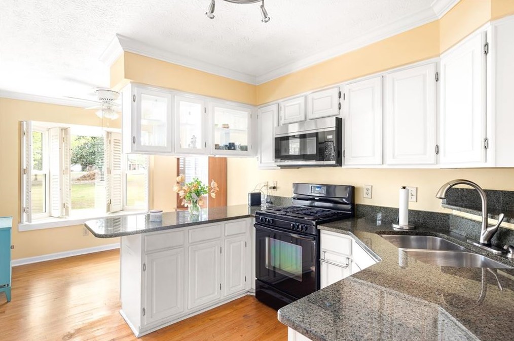 115 Woodbury Pl, Decatur, GA 30030-2966