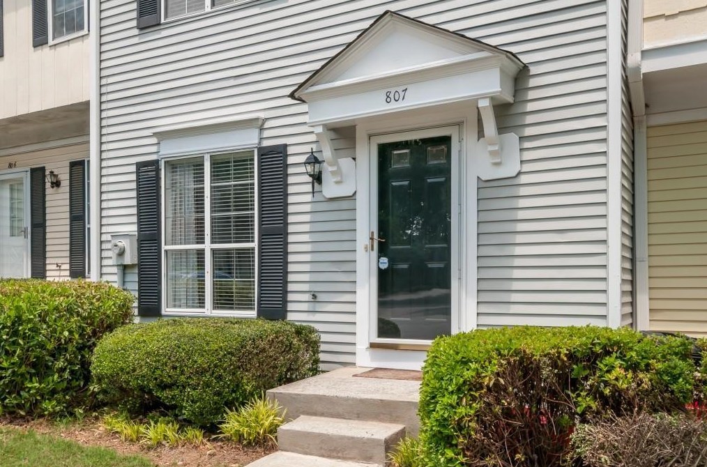 807 Wedgewood Way, Atlanta, GA 30350