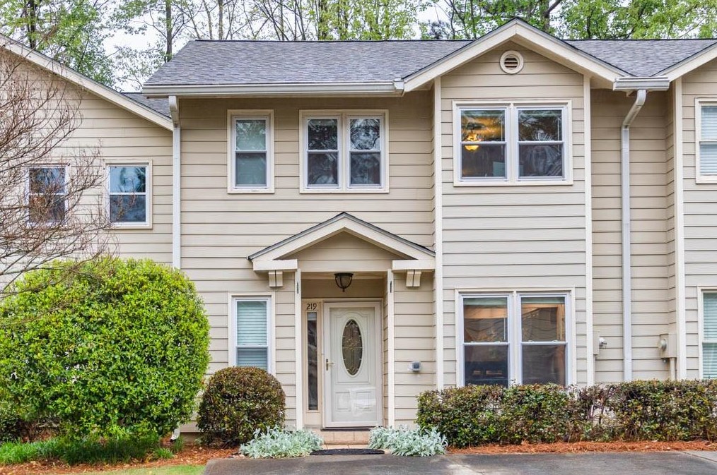 219 Peachtree Hollow Ct, Atlanta, GA 30328-1642