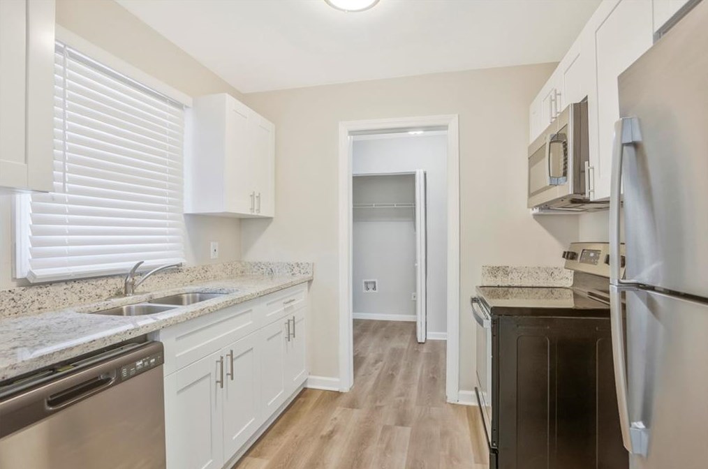 2052 Flat Shoals Ter, Decatur GA  30034-1042 exterior