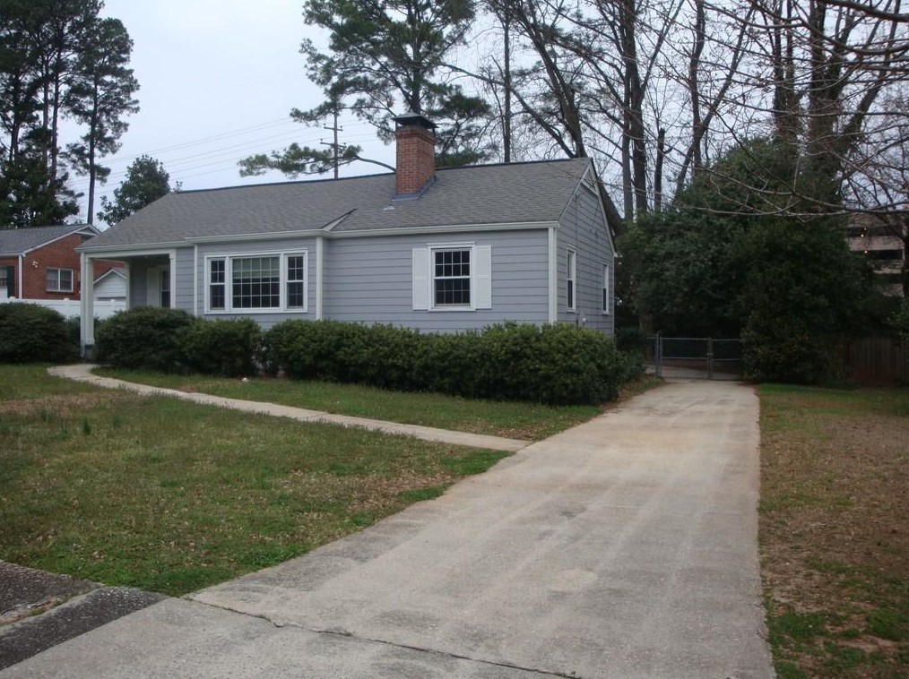 2590 Pineview Dr, Decatur GA  30030-1631 exterior