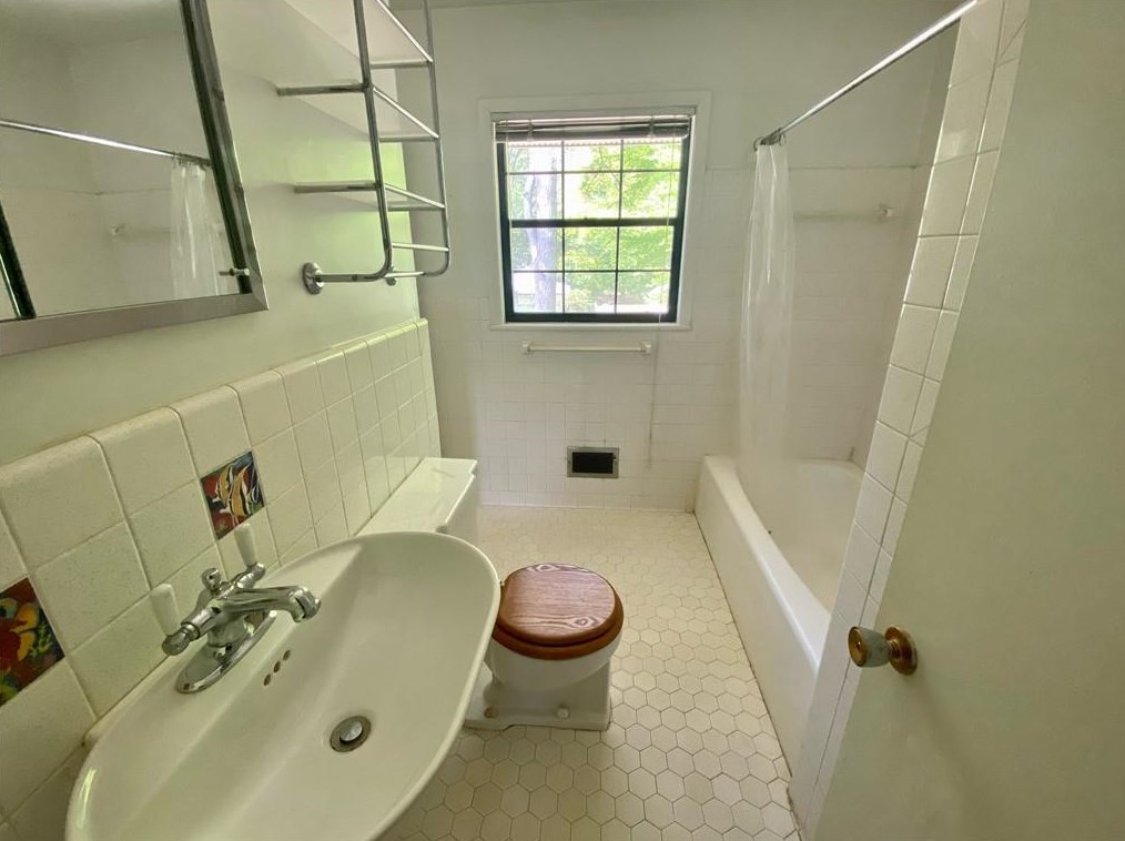 1566 Moncrief Cir, Decatur GA  30033-1617 exterior