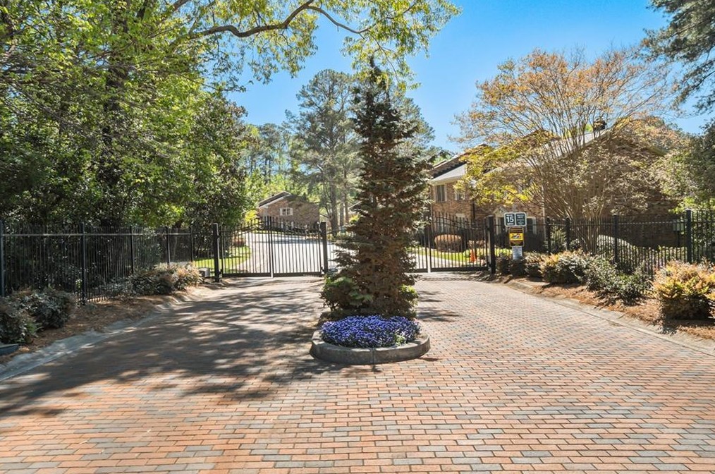 2380 Leafgate Rd, Decatur GA  30033-2021 exterior