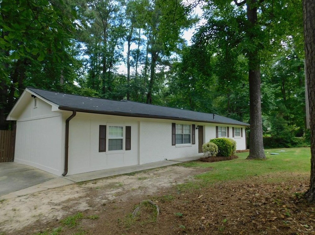 2074 Chestnut Log Dr, Lithia Springs, GA 30122