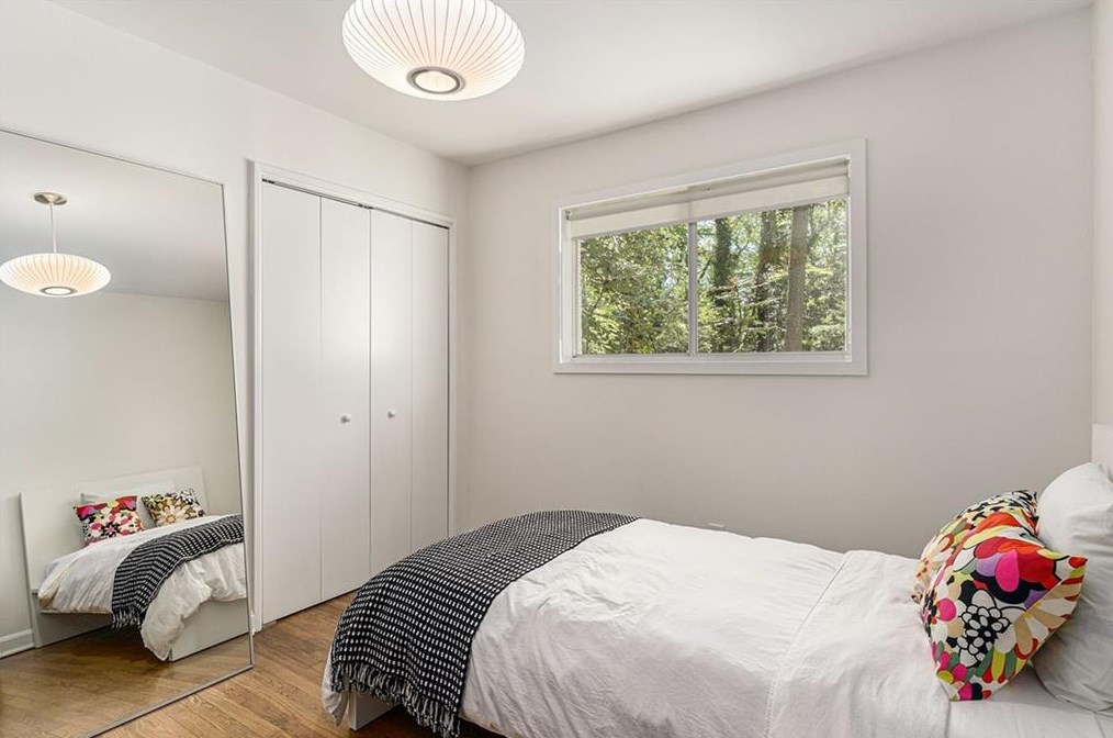 921 Vistavia Cir, Decatur GA  30033-3428 exterior