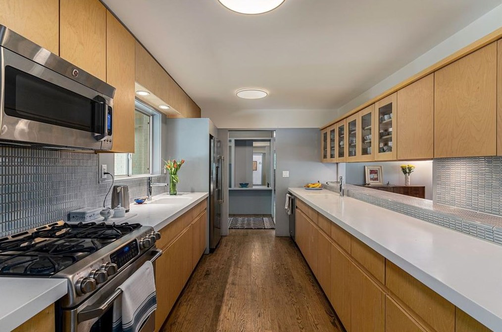 921 Vistavia Cir, Decatur GA  30033-3428 exterior