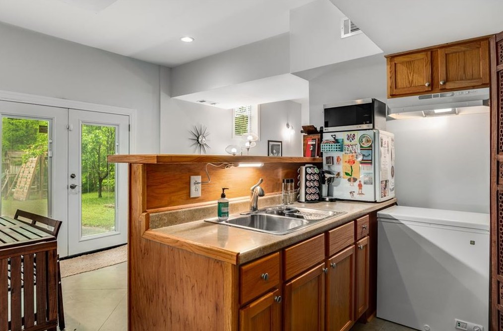 156 Park Dr, Decatur GA  30030-4481 exterior