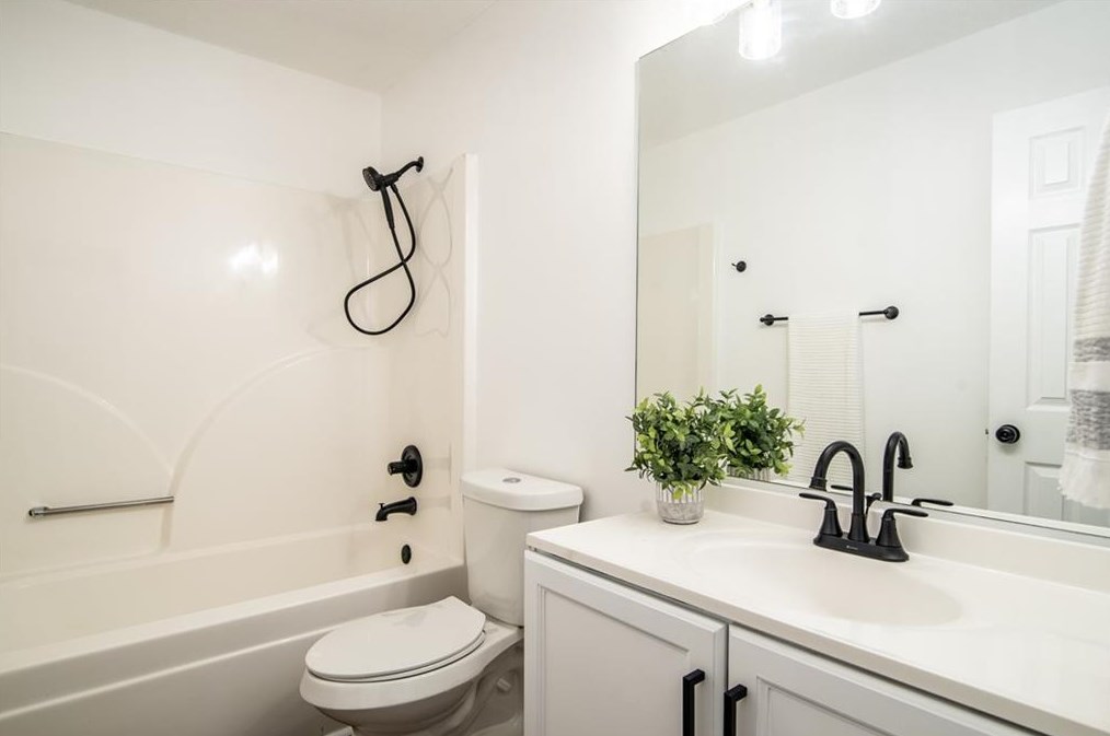 4909 Truitt Ln, Decatur GA  30035-4325 exterior