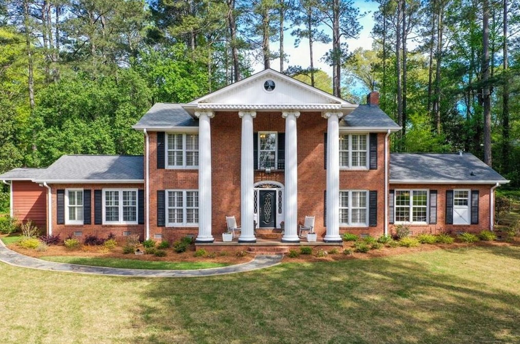 375 Lake Crest Dr, Roswell, GA 30075-3400