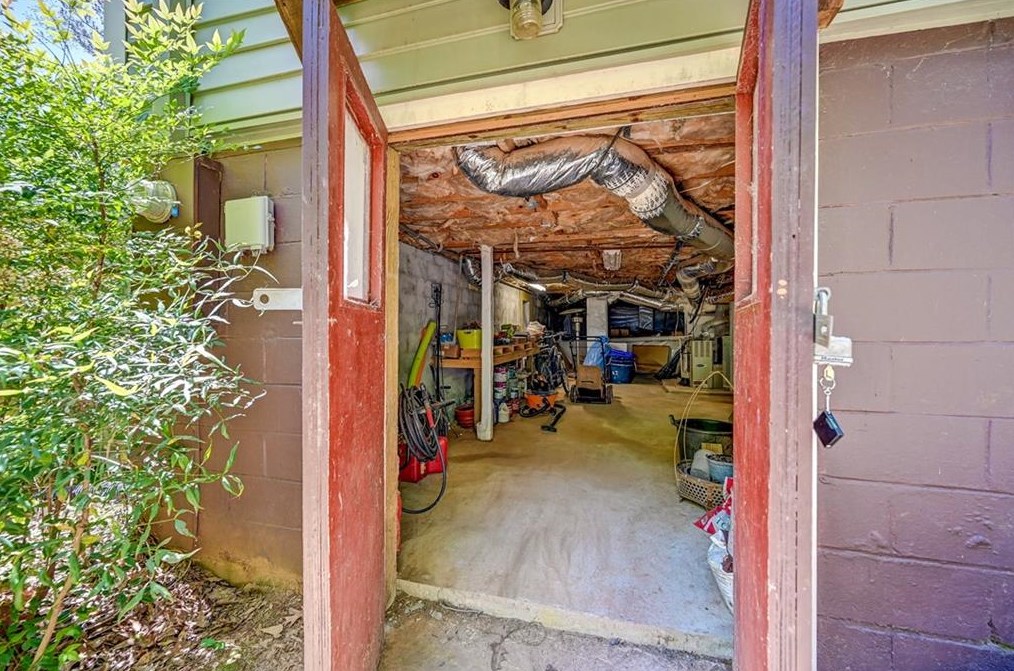 2328 Desmond Dr, Decatur GA  30033-4744 exterior