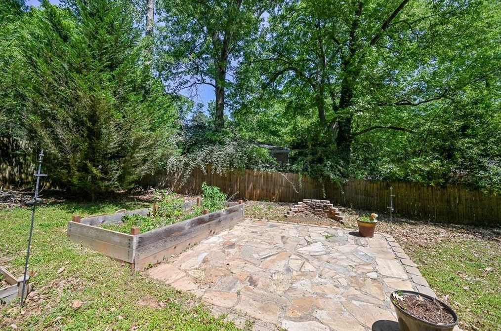 2328 Desmond Dr, Decatur GA  30033-4744 exterior