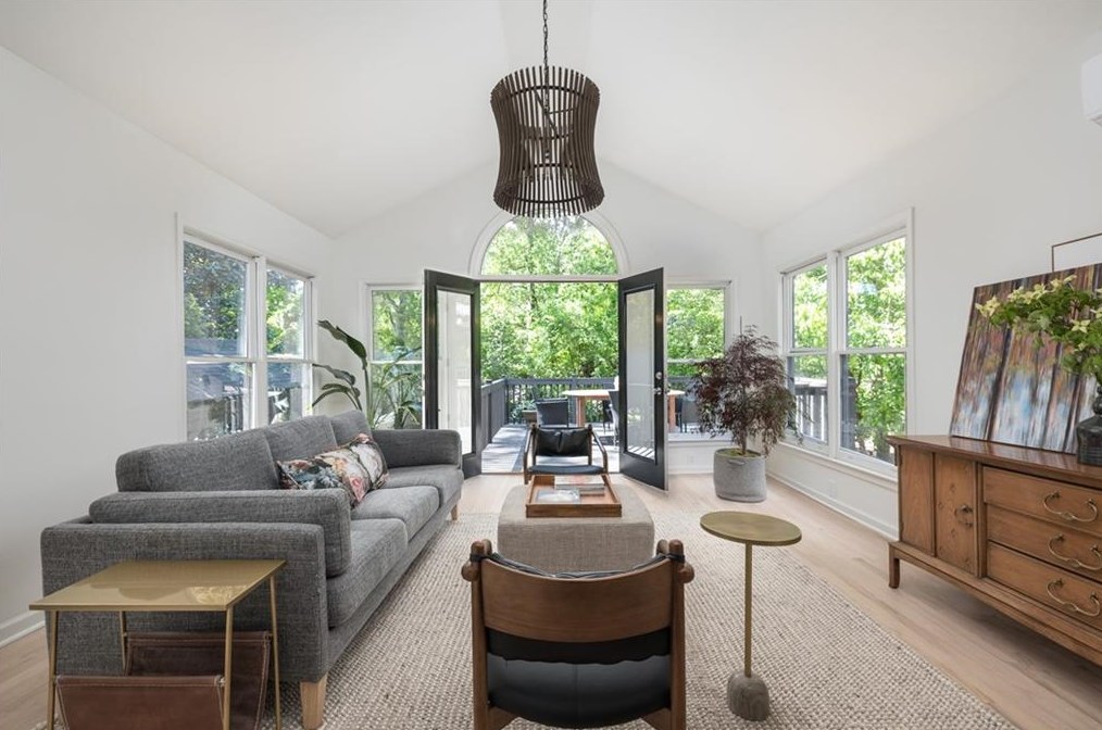 228 Westchester Dr, Decatur GA  30030-1101 exterior