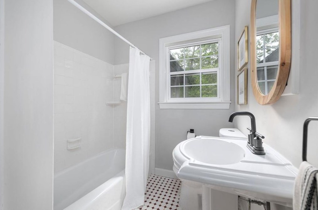 228 Westchester Dr, Decatur GA  30030-1101 exterior