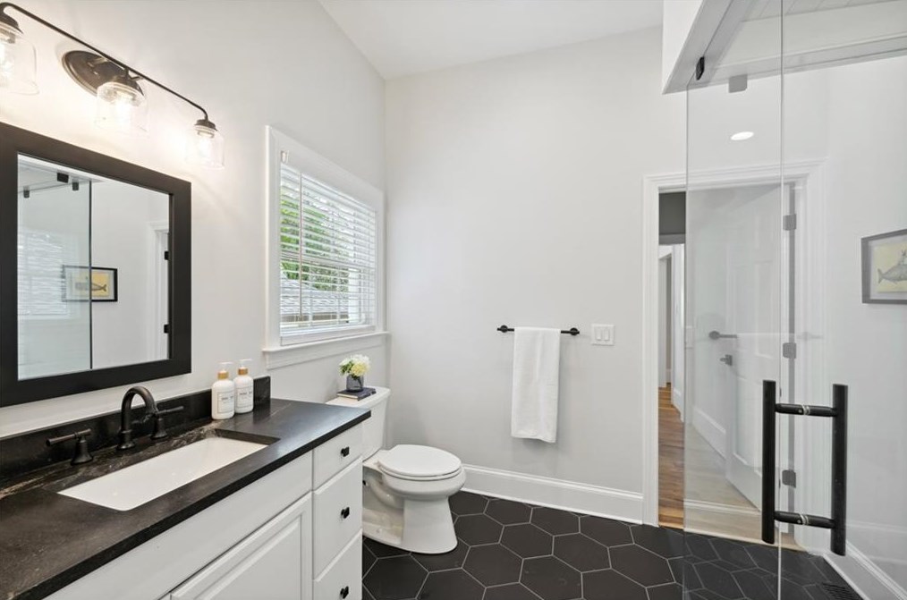 5 Roanoke Ave, Atlanta GA  30305-4345 exterior