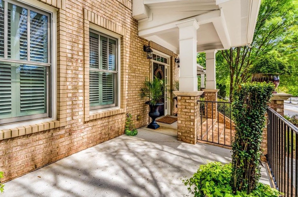 2731 Davis Oaks Pl, Decatur, GA 30033-1747