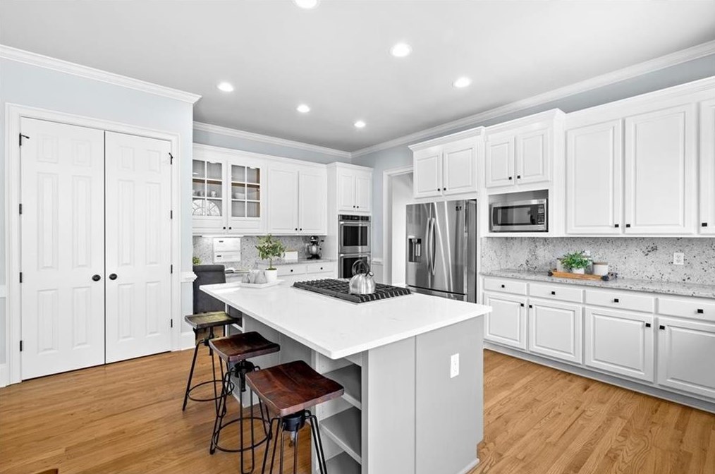 1065 Lake Shore Overlook, Alpharetta GA  30005-6983 exterior