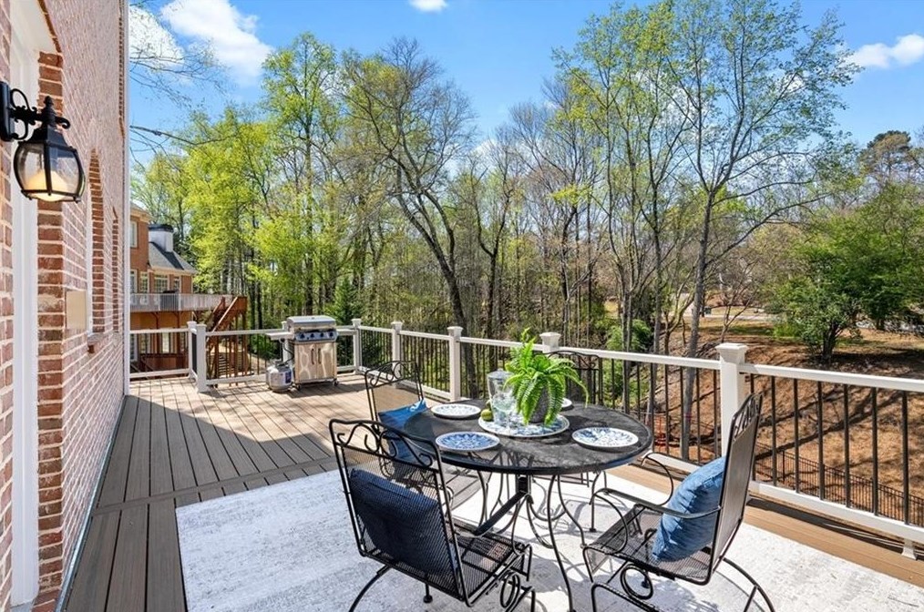 1065 Lake Shore Overlook, Alpharetta GA  30005-6983 exterior