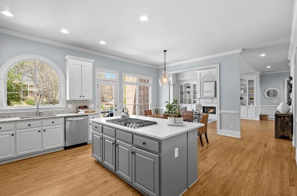 1065 Lake Shore Overlook, Alpharetta GA  30005-6983 exterior