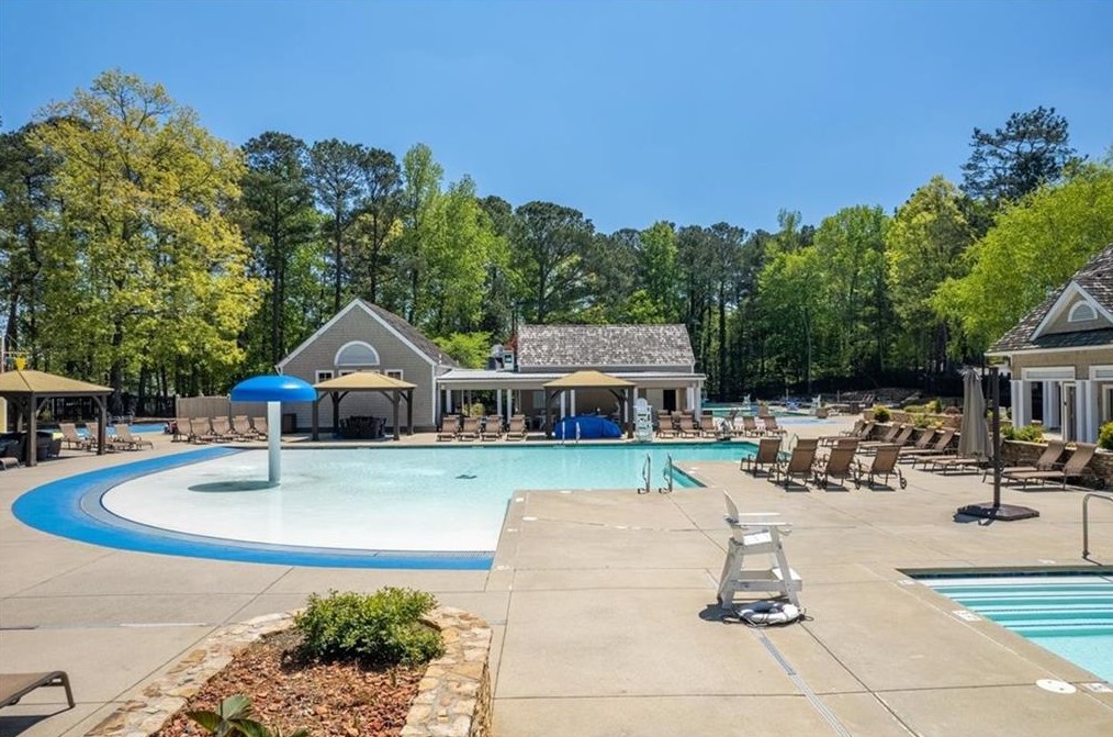 1065 Lake Shore Overlook, Alpharetta GA  30005-6983 exterior