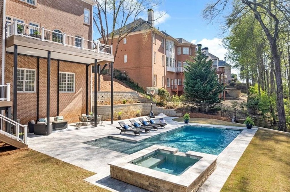 1065 Lake Shore Overlook, Alpharetta GA  30005-6983 exterior