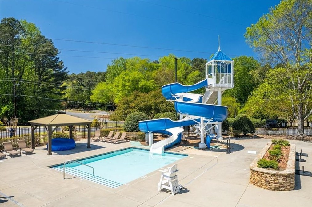 1065 Lake Shore Overlook, Alpharetta GA  30005-6983 exterior