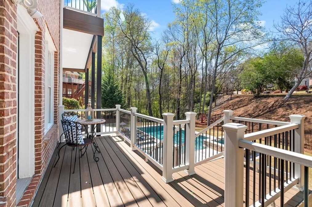 1065 Lake Shore Overlook, Alpharetta GA  30005-6983 exterior