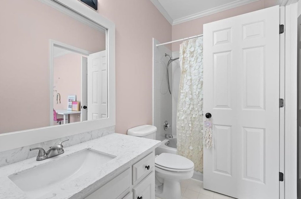 1065 Lake Shore Overlook, Alpharetta GA  30005-6983 exterior