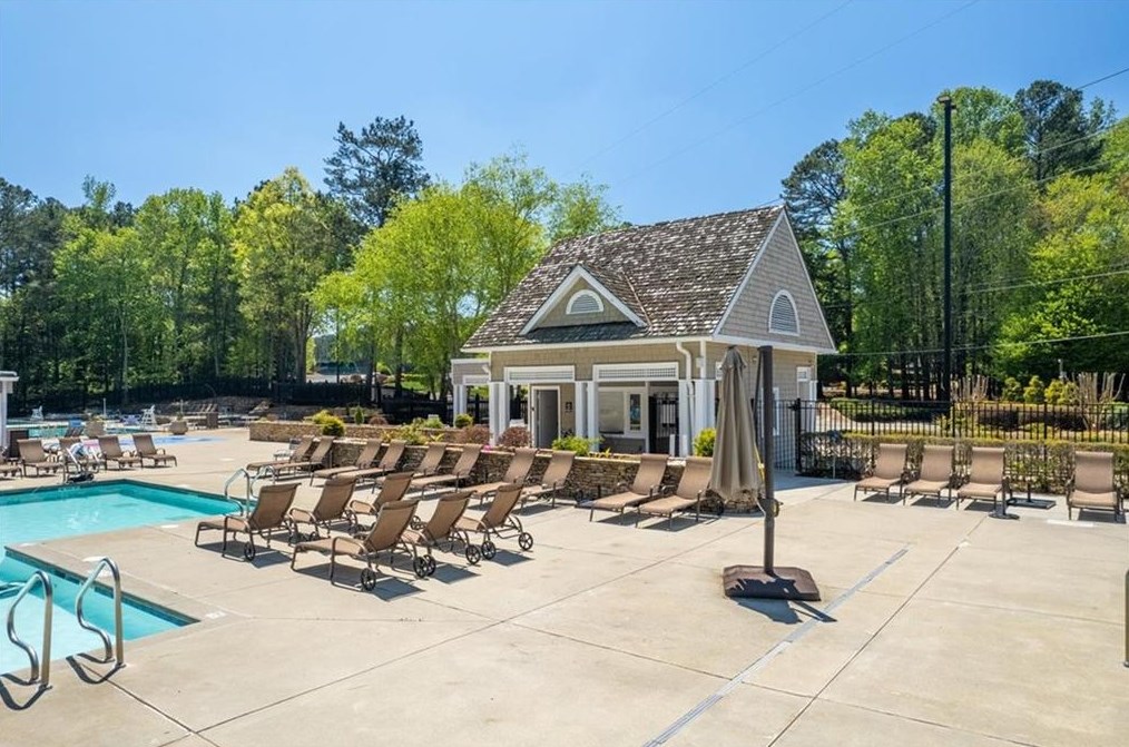 1065 Lake Shore Overlook, Alpharetta GA  30005-6983 exterior