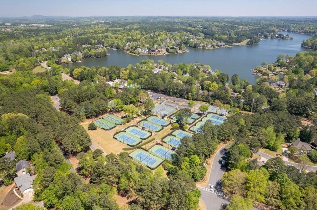 1065 Lake Shore Overlook, Alpharetta GA  30005-6983 exterior