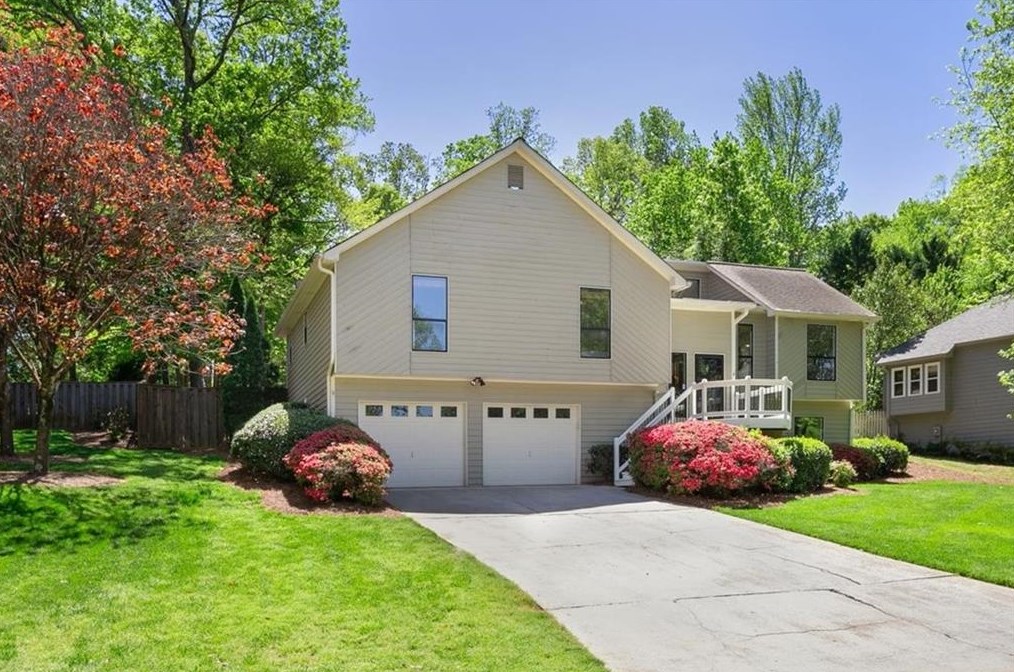 9835 Summer Oaks Dr, Roswell, GA 30076-2603