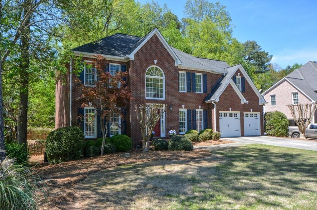 211 Brook Ln, Roswell, GA 30075-7182