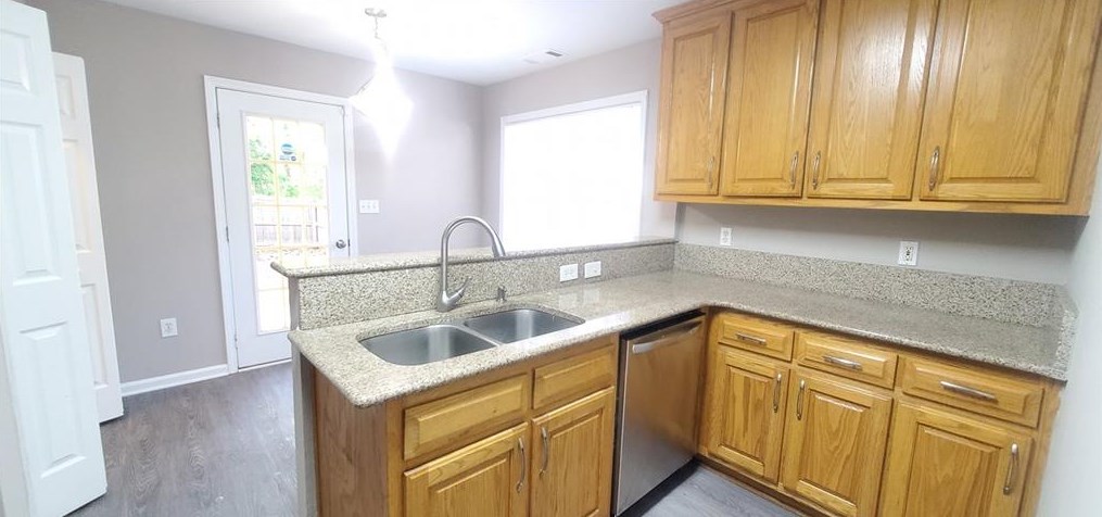 760 Reeves Lake Dr Sw, Marietta, GA 30064