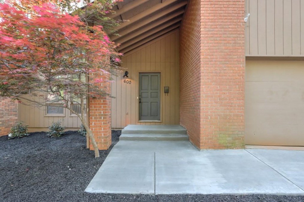600 Cruise Ct, Roswell, GA 30076-4020