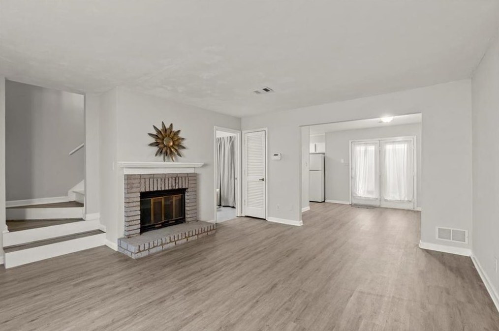210 Mill Creek Pl, Roswell, GA 30076-2062