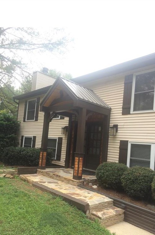 135 Roswell Farms Dr, Roswell, GA 30075-4367