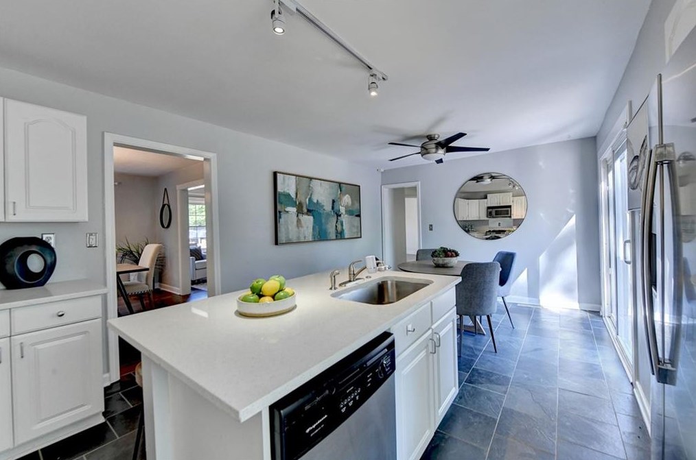 1139 Vis Trl, Atlanta GA 30324-4528 exterior