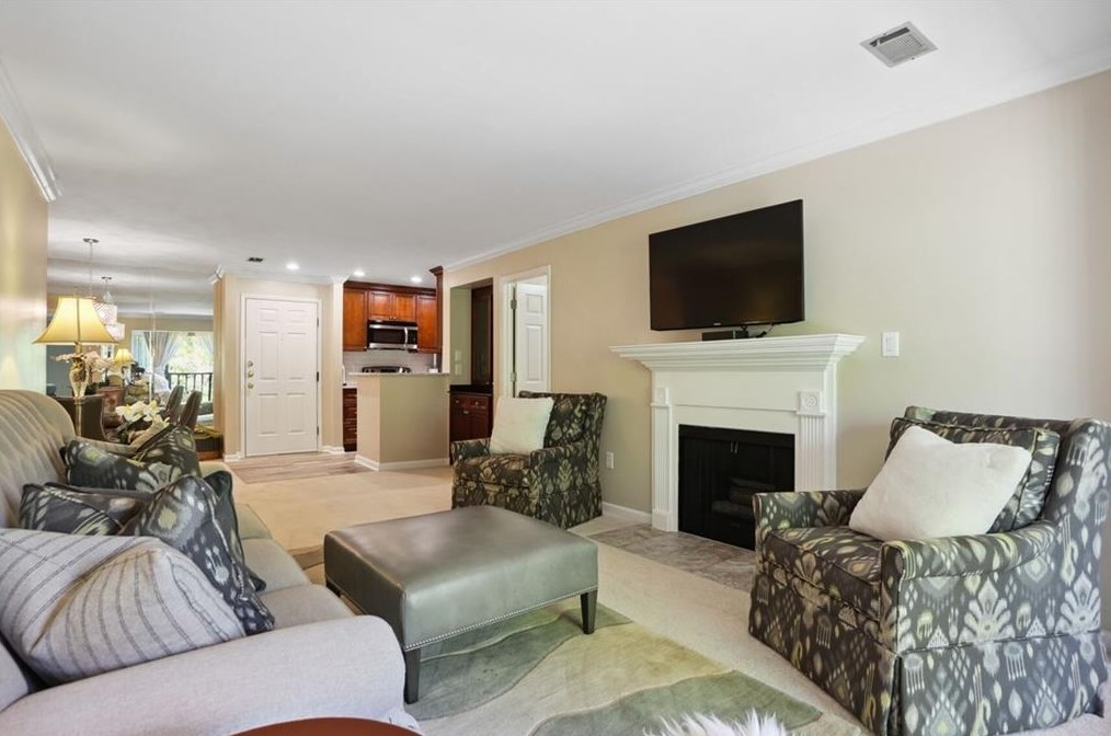 23213 Plantation Dr, Atlanta GA  30324-2958 exterior