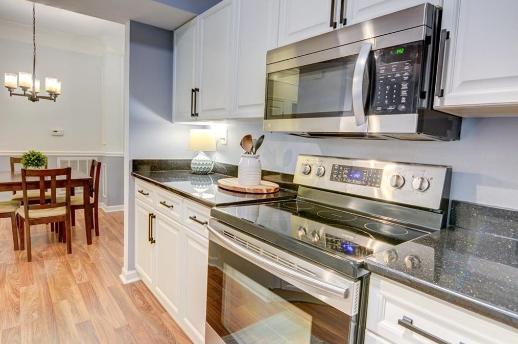 613 Sandringham Dr, Alpharetta, GA 30004-4972