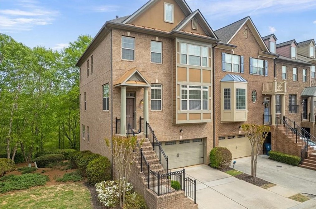 9042 Woodland Trl, Alpharetta, GA 30009-8758