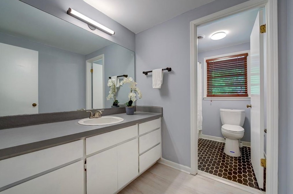 11350 Cranwood Cv, Roswell GA  30075-2469 exterior
