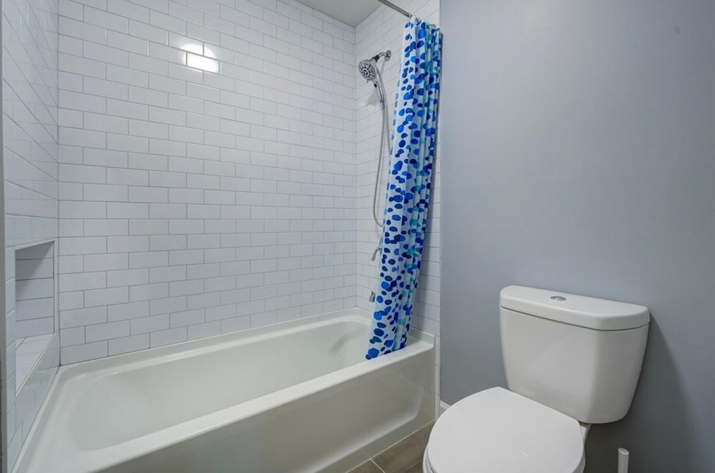 11350 Cranwood Cv, Roswell GA  30075-2469 exterior
