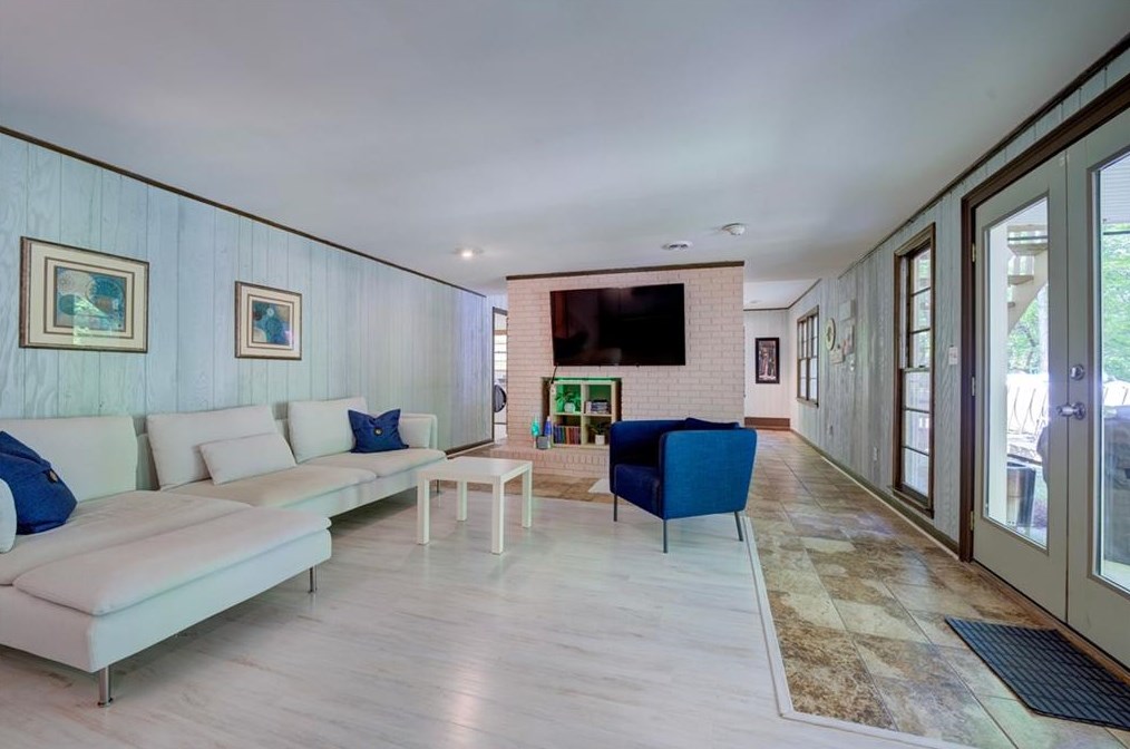 11350 Cranwood Cv, Roswell GA  30075-2469 exterior