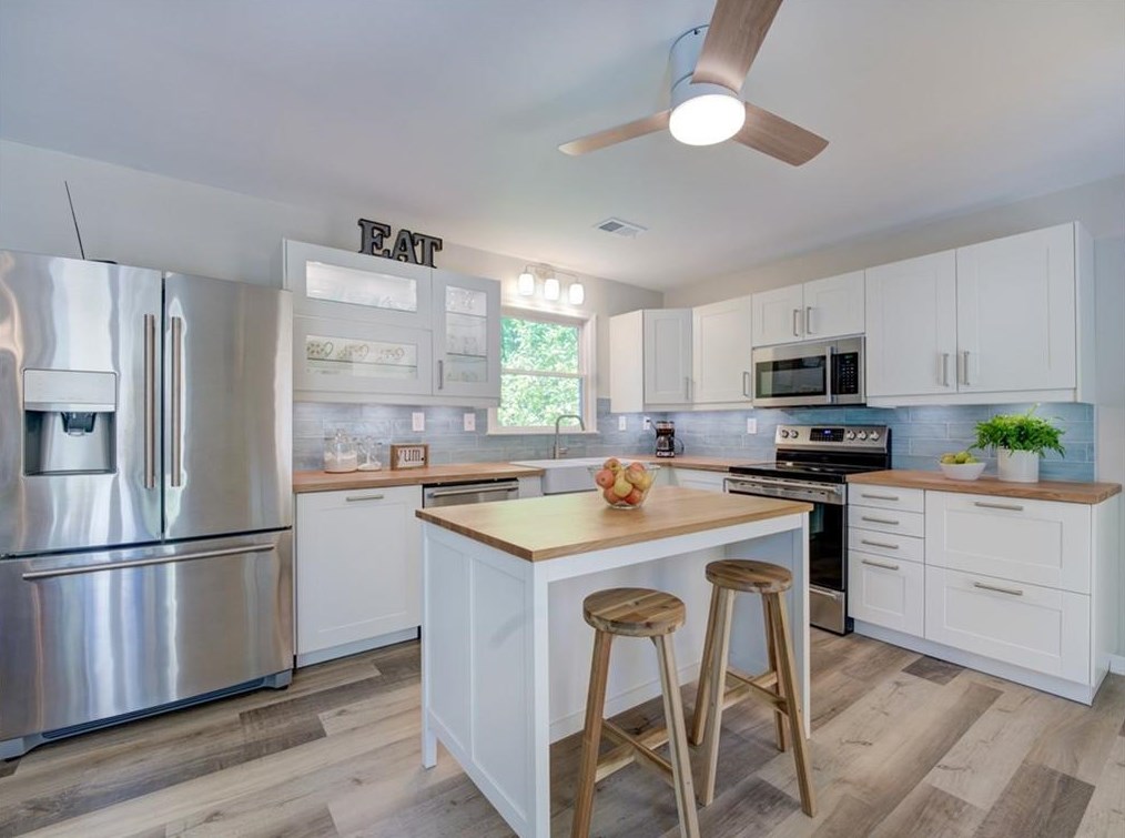 11350 Cranwood Cv, Roswell GA  30075-2469 exterior