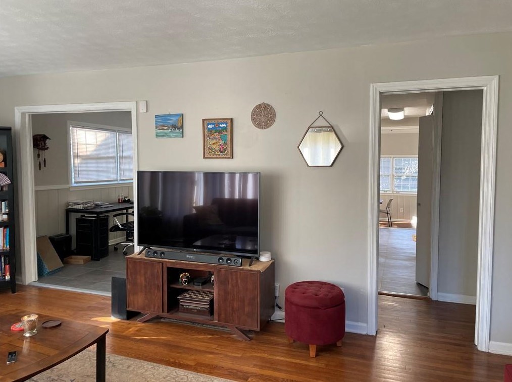 2542 Creekwood Ter, Decatur GA  30030-4509 exterior