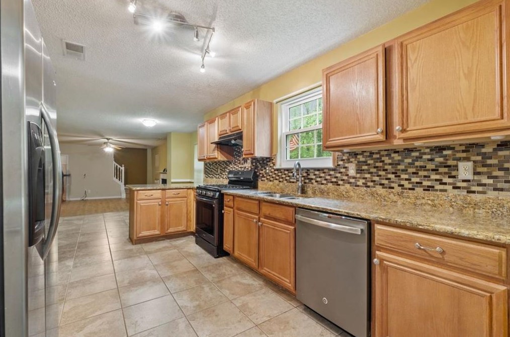 3526 Oakshire Way, Atlanta GA  30354-3629 exterior