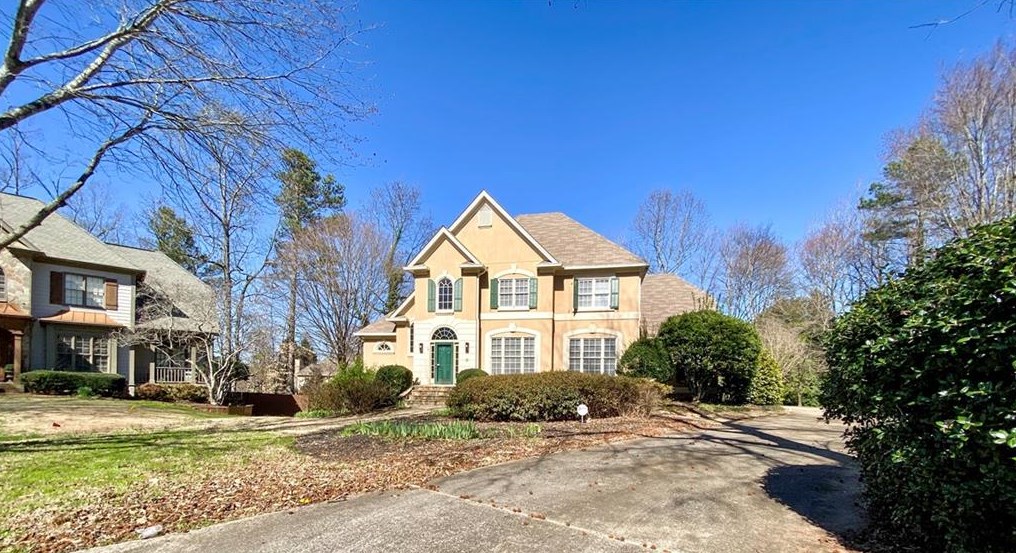 2660 Coachmans Cir, Alpharetta, GA 30022