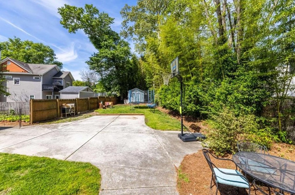 20 Walthall St, Atlanta GA  30307-2623 exterior