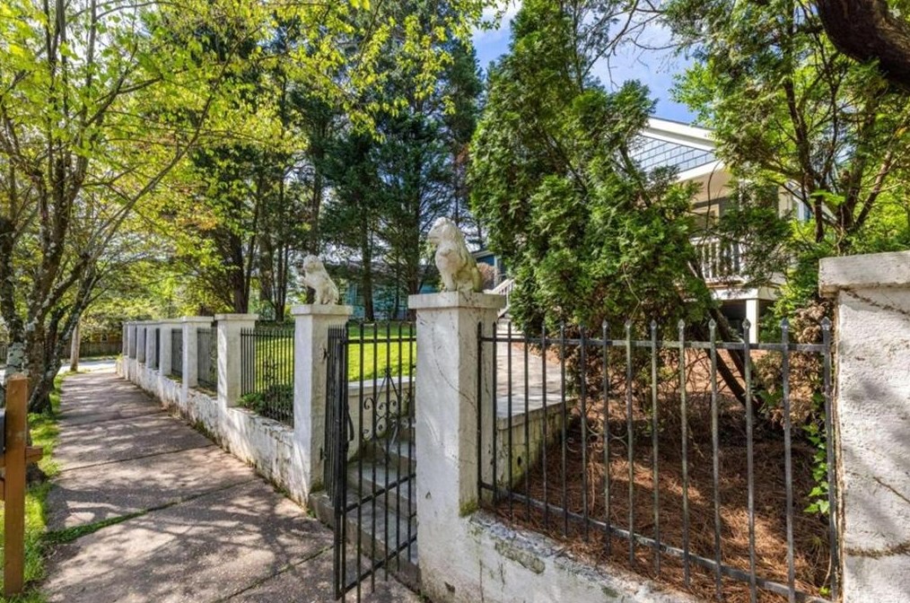 20 Walthall St, Atlanta GA  30307-2623 exterior
